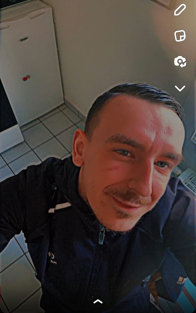 Profil de Glenn, 25 ans, Cruising gay à Estinnes (Hainaut)