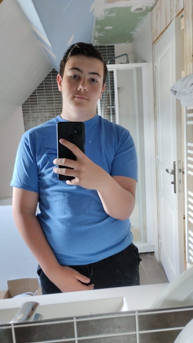 Profil de Valentyn, 30 ans, Cruising gay à Quiévrain (Hainaut)