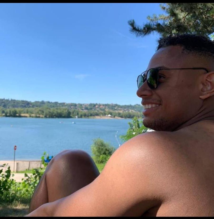 Chris - Cruising gay à Stavelot Profil de Chris, 25 ans, Cruising gay à Stavelot (Liège)