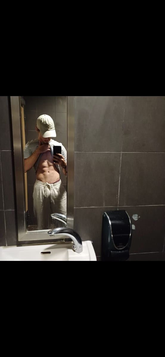 Horacio - Cruising gay à Ohey Profil de Horacio, 29 ans, Cruising gay à Ohey (Namur)