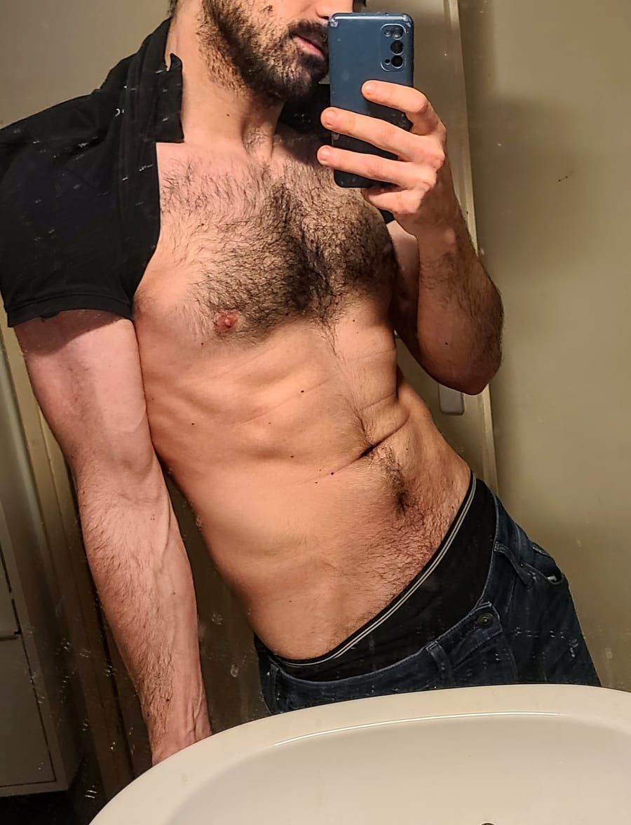 Profil de Adi, 30 ans, Cruising gay à Nivelles (Brabant wallon)