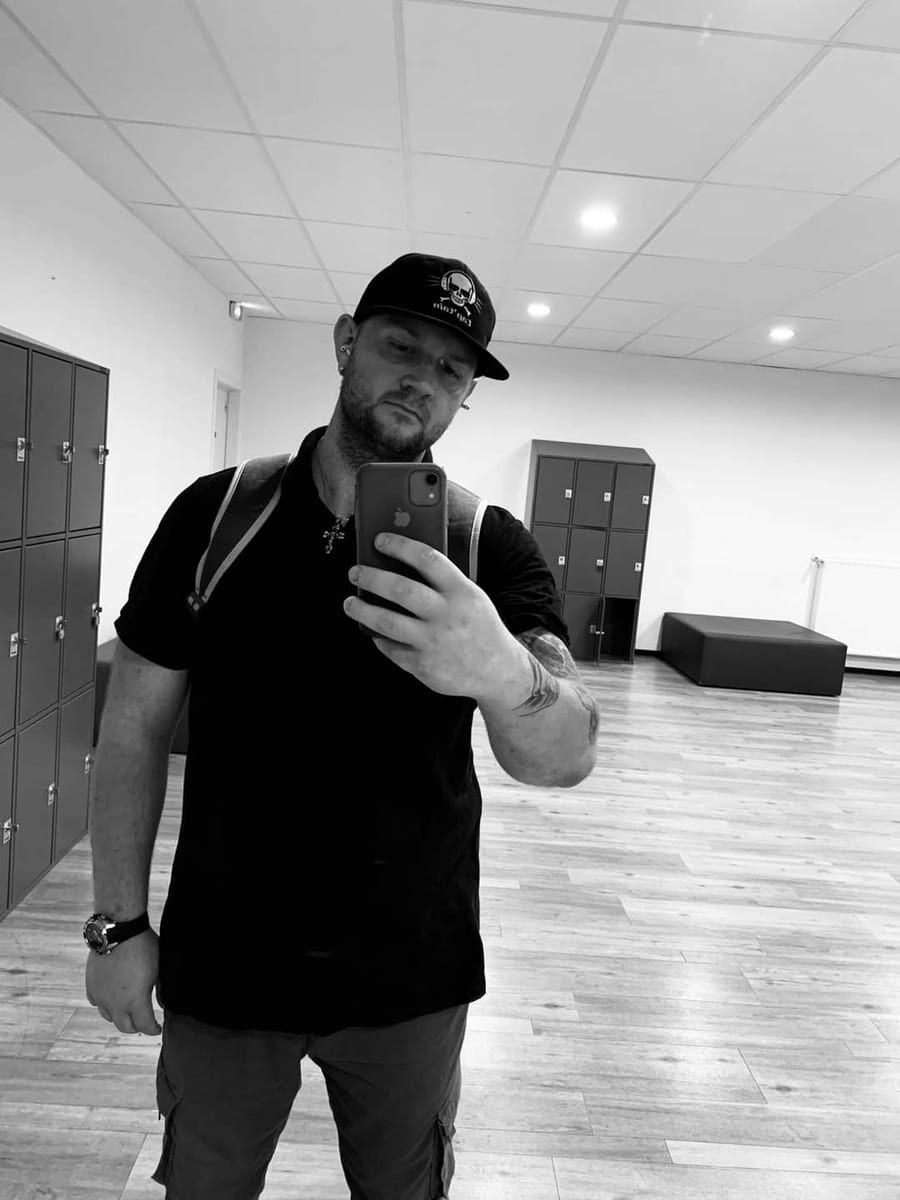 Profil de Mendy, 28 ans, Cruising gay à Dour (Hainaut)