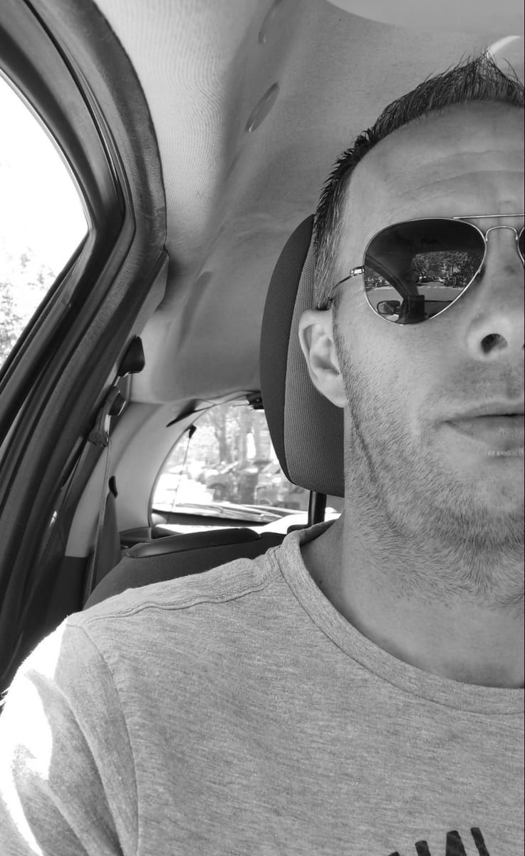 Profil de Lenni, 25 ans, Cruising gay à Hélécine (Brabant wallon)