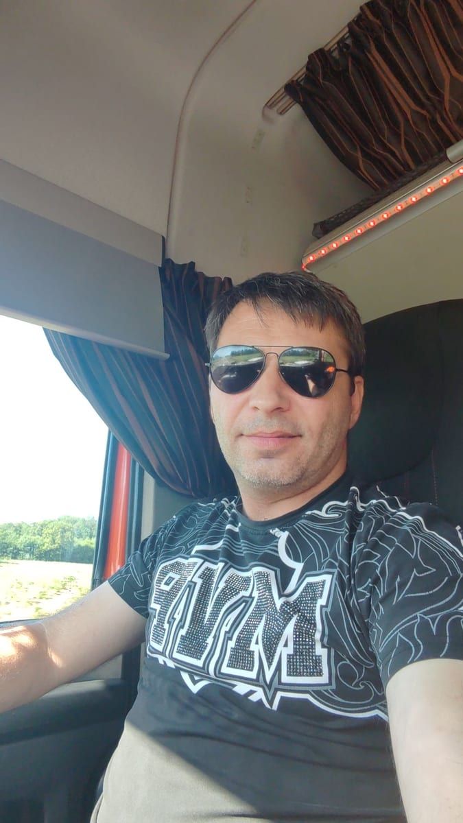 Thiven - Cruising gay à Tellin Profil de Thiven, 28 ans, Cruising gay à Tellin (Luxembourg)