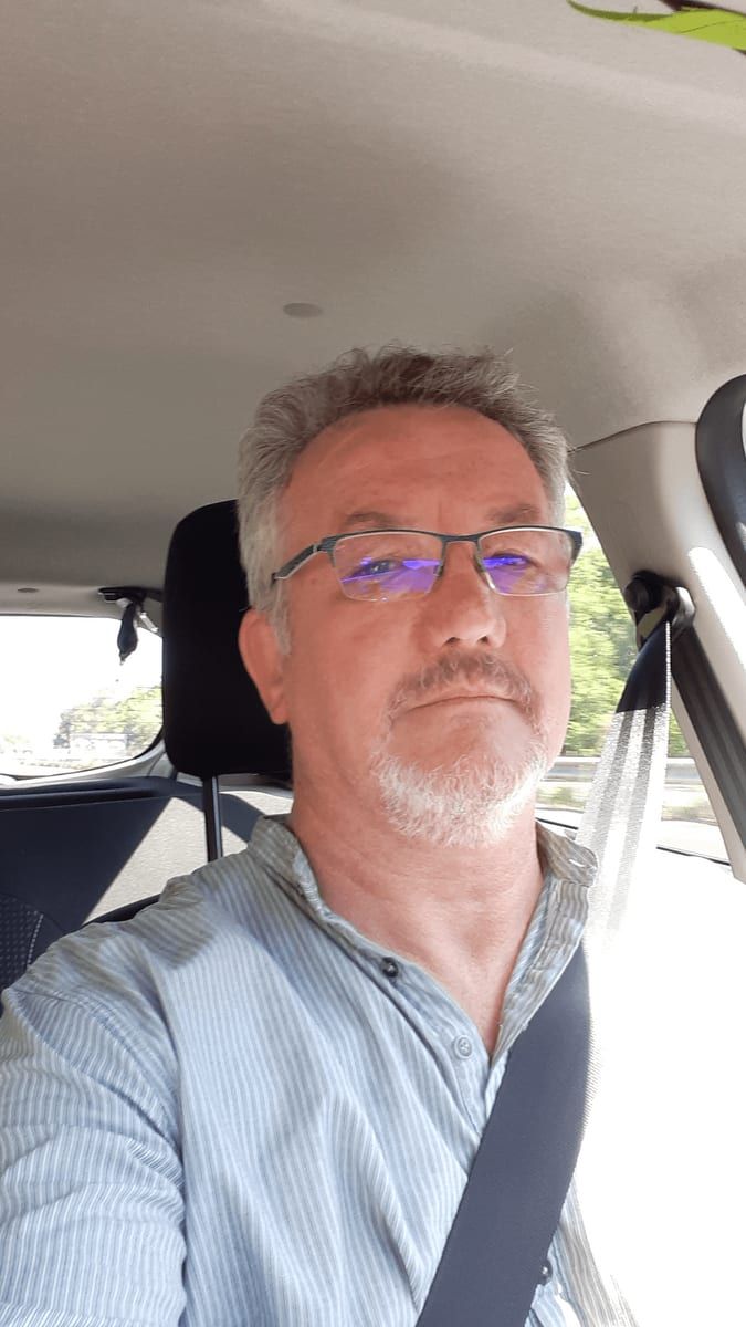 Edmund - Cruising gay à Couvin Profil de Edmund, 27 ans, Cruising gay à Couvin (Namur)