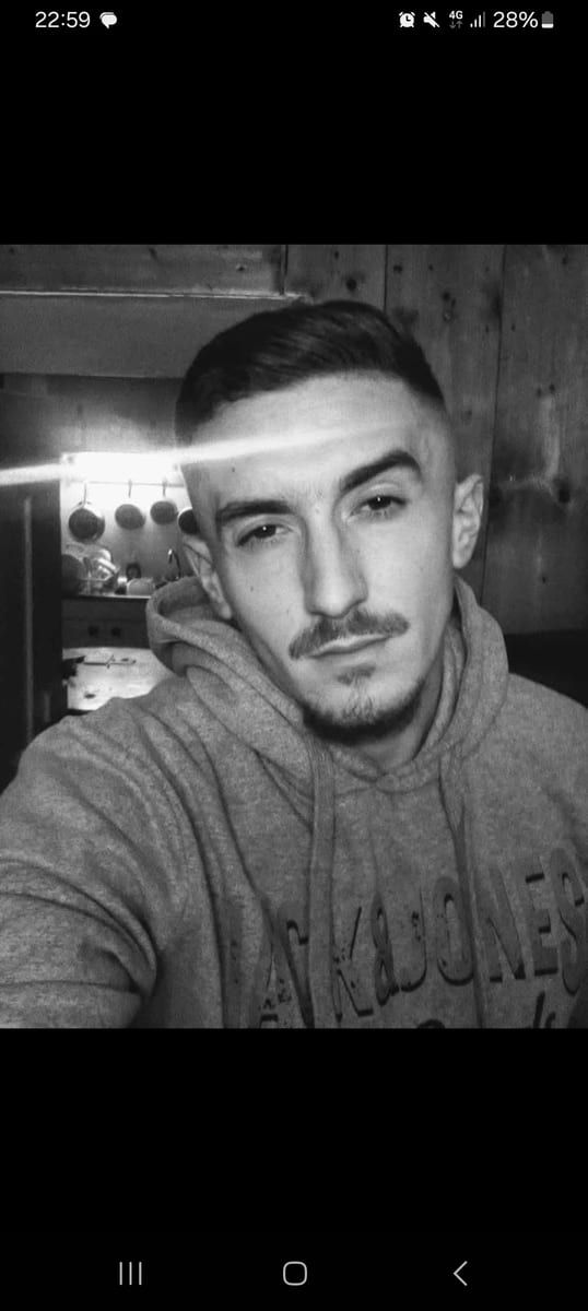 Profil de Awen, 39 ans, Cruising gay à Le Roeulx (Hainaut)