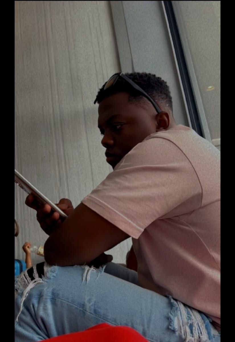 Profil de Endrit, 27 ans, Cruising gay à Ciney (Namur)