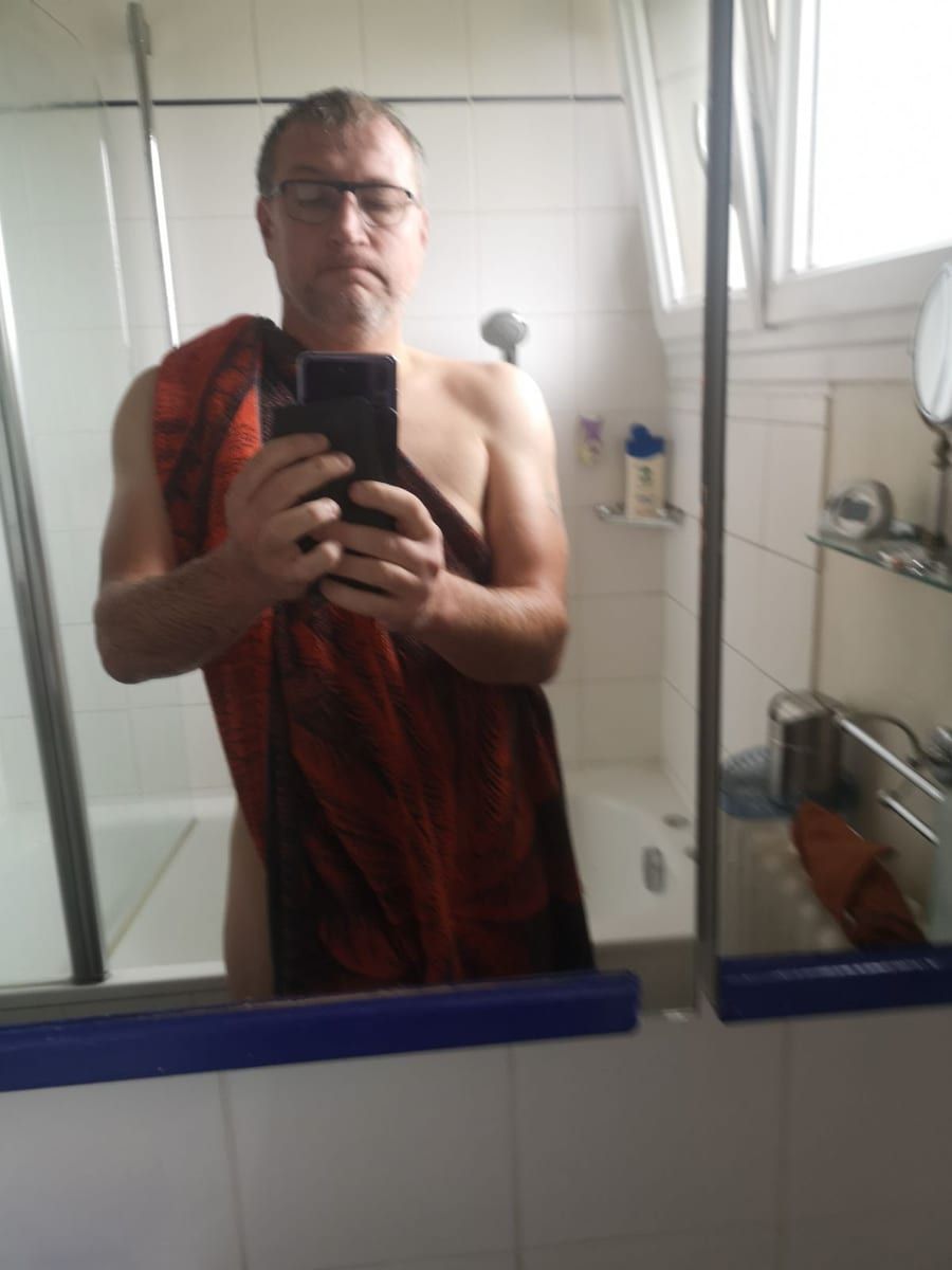 Ronael - Cruising gay à Rouvroy Profil de Ronael, 32 ans, Cruising gay à Rouvroy (Luxembourg)