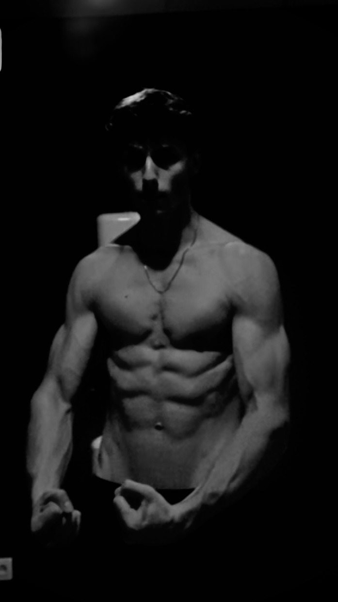 Profil de Liroy, 27 ans, Cruising gay à Anderlues (Hainaut)