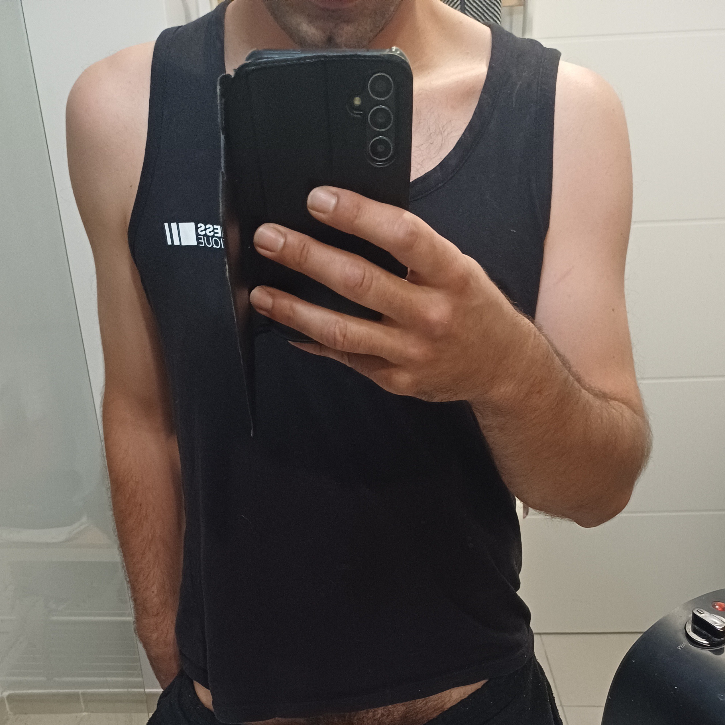 Profil de Djemil, 26 ans, Cruising gay à Hélécine (Brabant wallon)