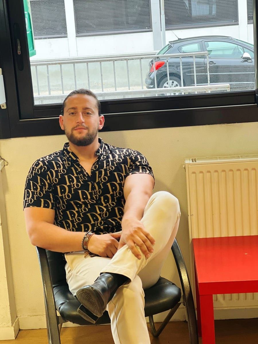 Profil de Luce, 24 ans, Cruising gay à Houyet (Namur)
