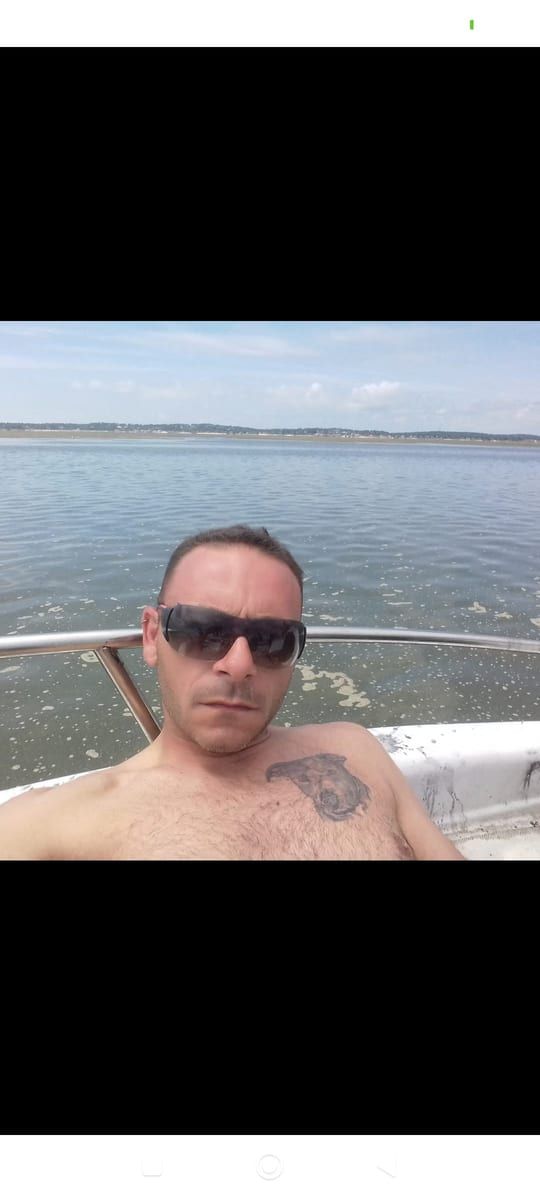 Anthonny - Cruising gay à Marchin Profil de Anthonny, 26 ans, Cruising gay à Marchin (Liège)