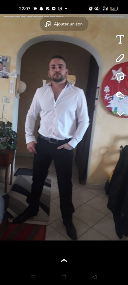 Profil de Azedine, 31 ans, Cruising gay à Mouscron (Hainaut)