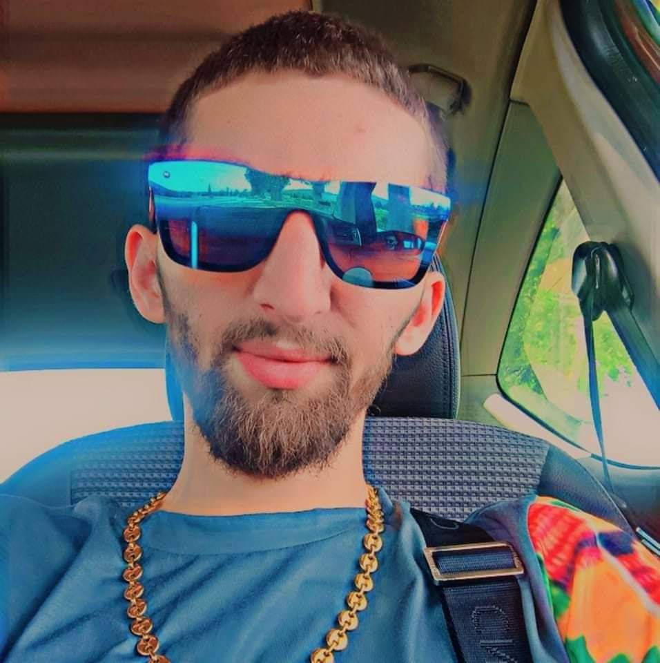 Sedric - Cruising gay à Stavelot Profil de Sedric, 32 ans, Cruising gay à Stavelot (Liège)