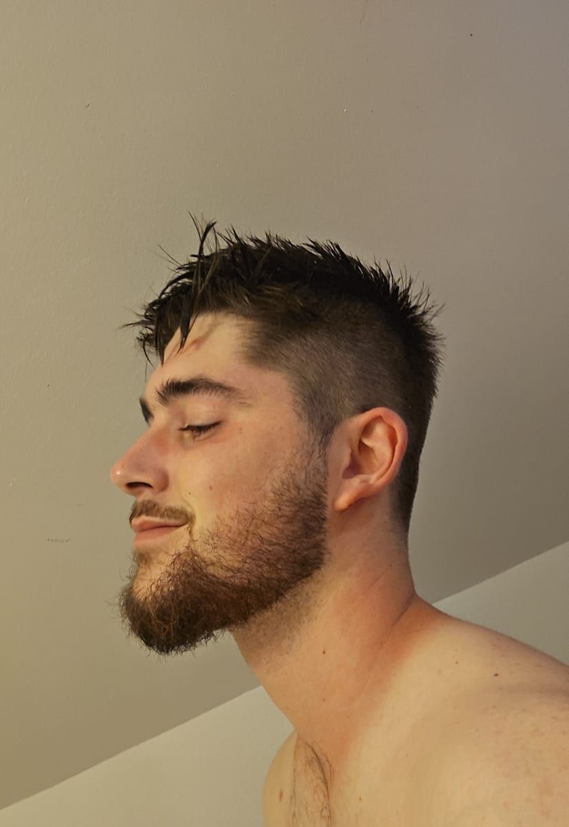 Profil de Adelio, 23 ans, Cruising gay à Fontaine-l’Evêque (Hainaut)