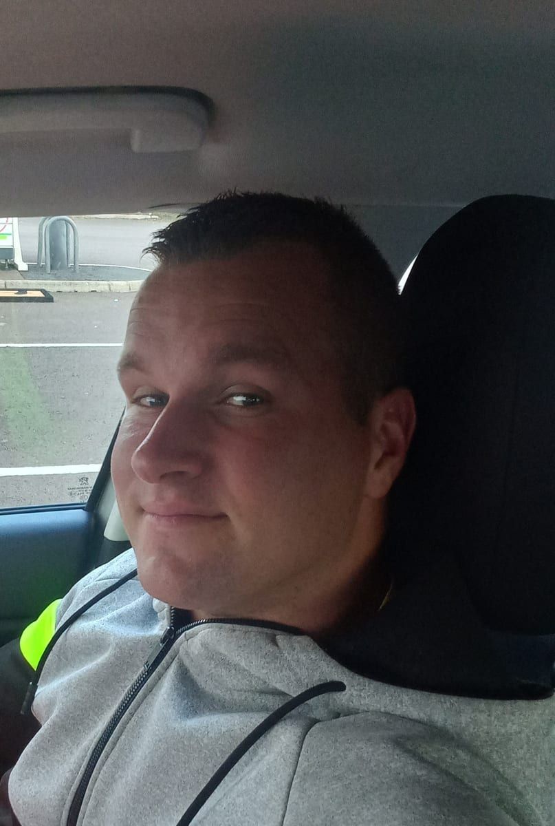 Rodriguez - Cruising gay à Rendeux Profil de Rodriguez, 36 ans, Cruising gay à Rendeux (Luxembourg)