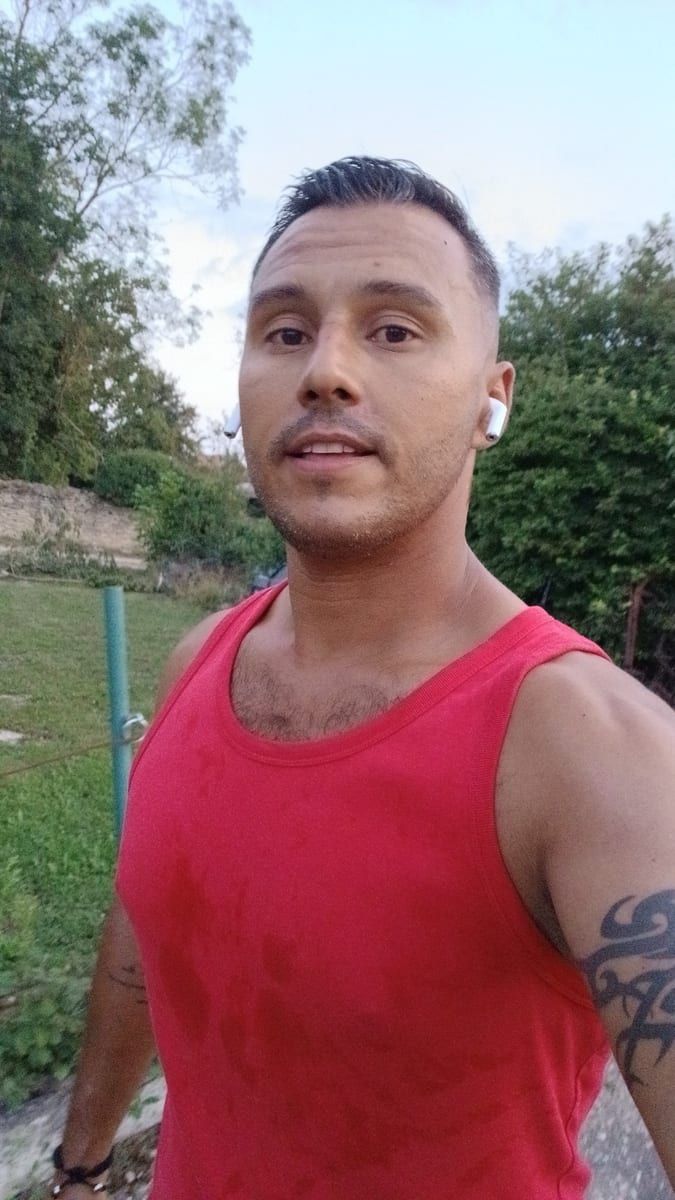 Profil de Ezzio, 34 ans, Cruising gay à Sainte-Ode (Luxembourg)