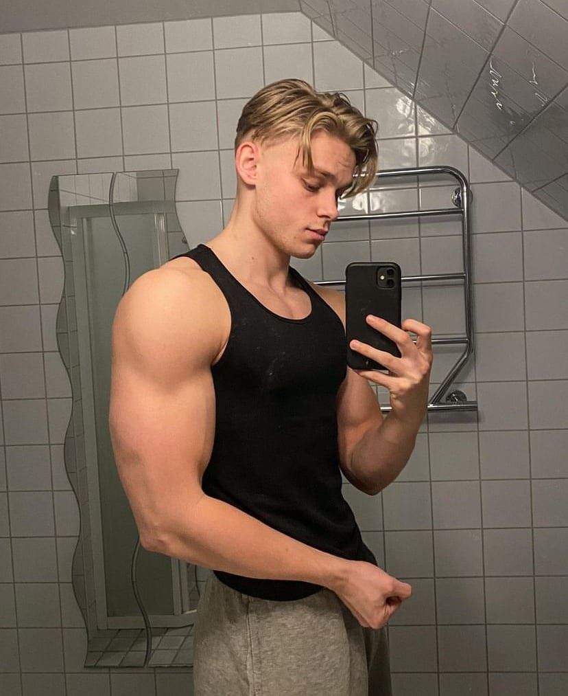 Profil de Dixon, 23 ans, Cruising gay à Soignies (Hainaut)