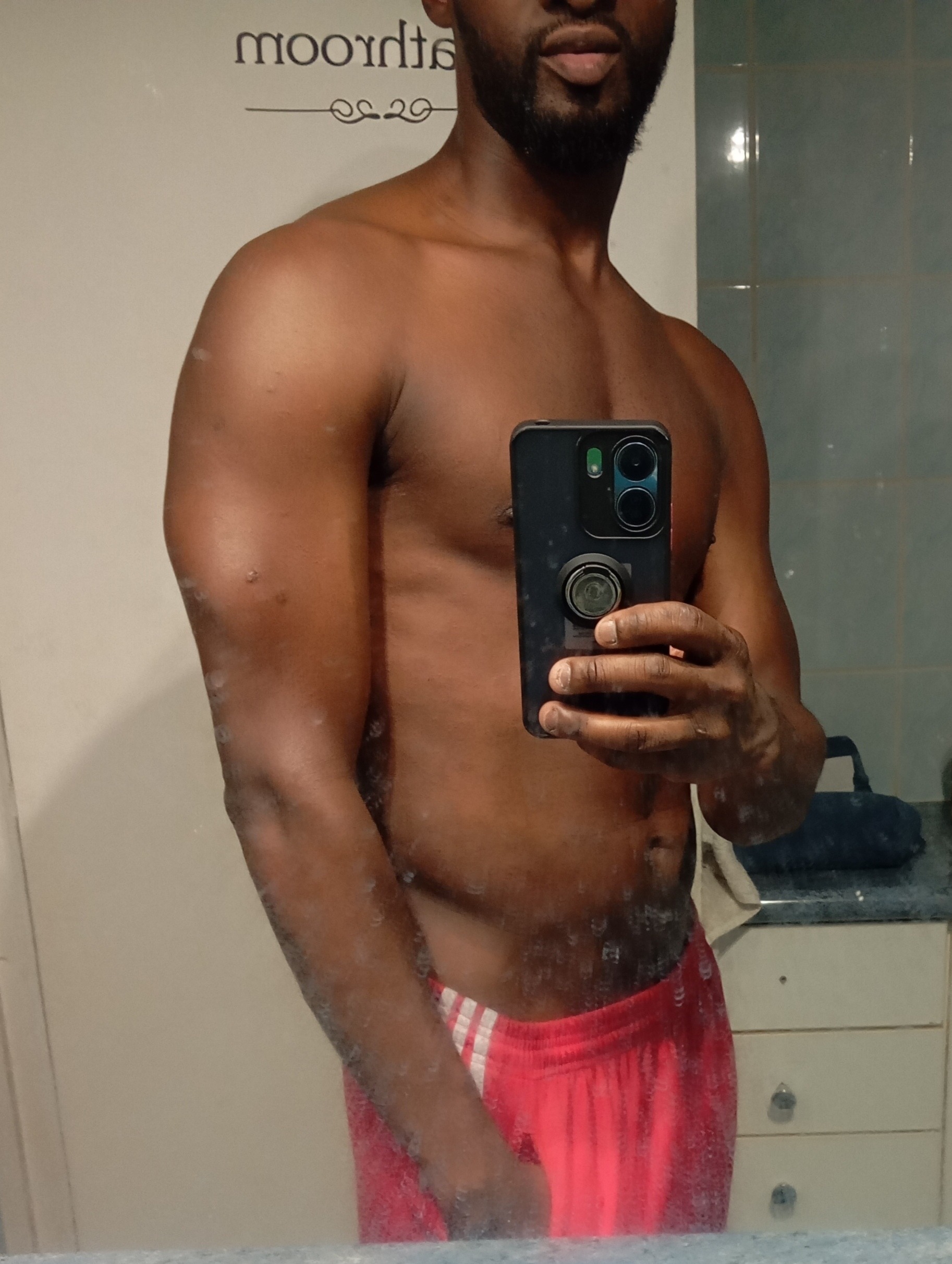 Profil de Nahe, 28 ans, Cruising gay à Andenne (Namur)
