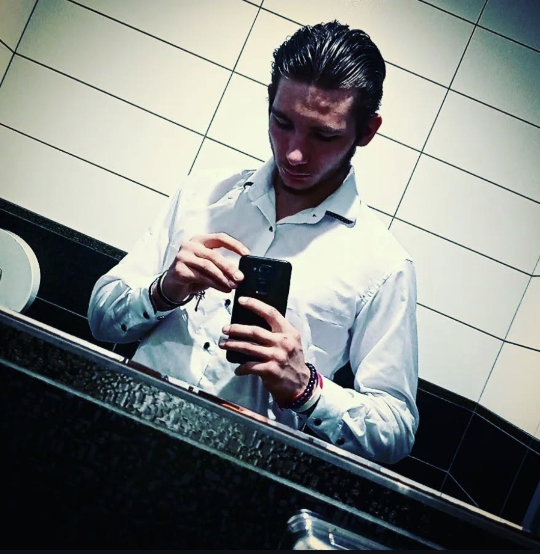 Profil de Octavian, 40 ans, Cruising gay à Soignies (Hainaut)