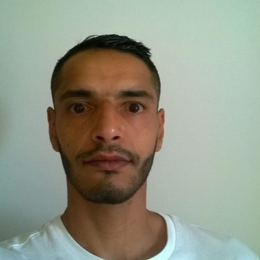 Gexan - Cruising gay à Geer Profil de Gexan, 39 ans, Cruising gay à Geer (Liège)