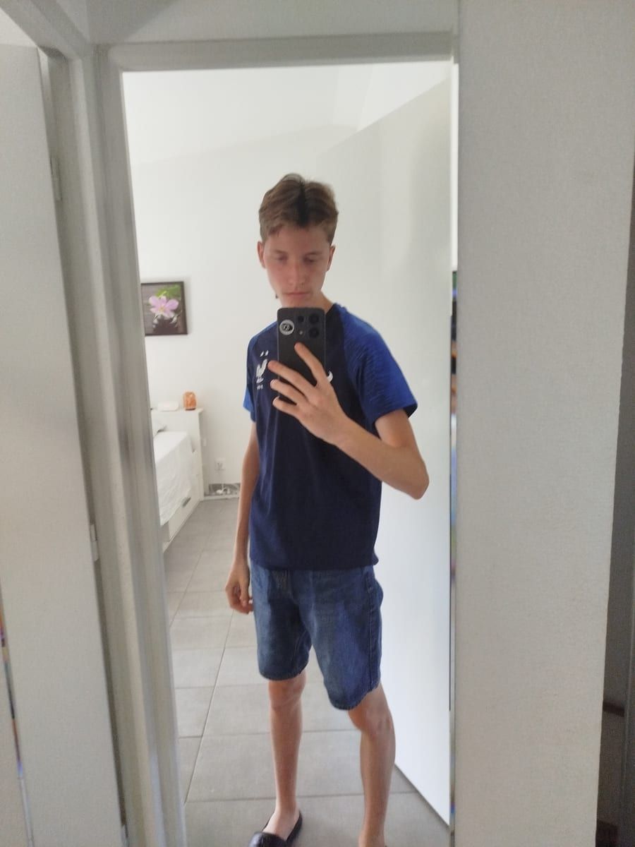 Profil de Rénald, 28 ans, Cruising gay à Sombreffe (Namur)
