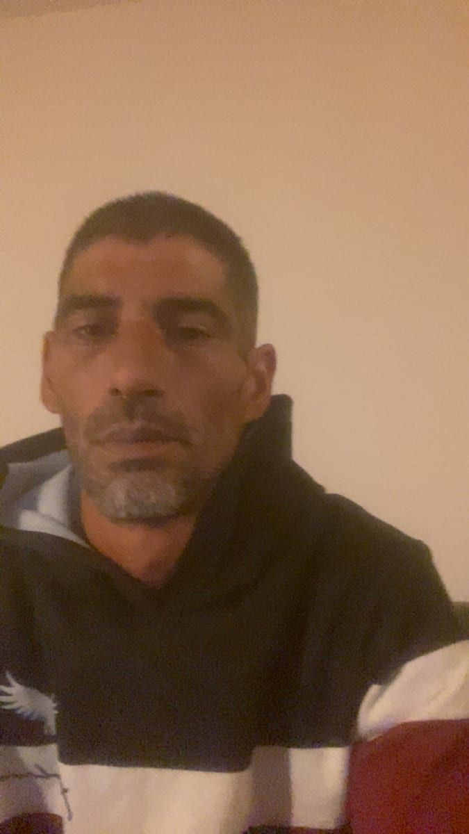 Profil de Djafar, 42 ans, Cruising gay à Chapelle-lez-Herlaimont (Hainaut)