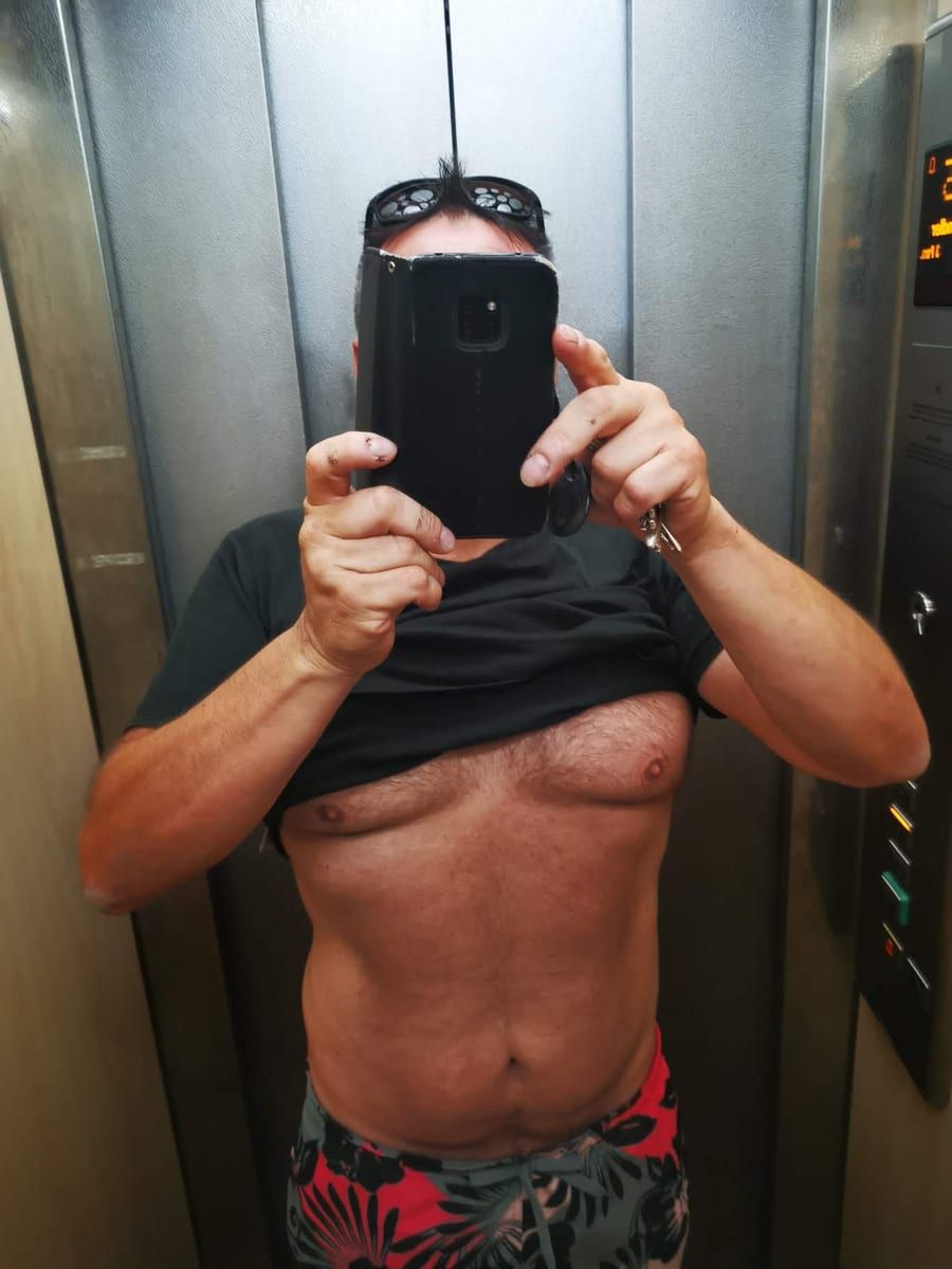 Cezar - Cruising gay à Verlaine Profil de Cezar, 32 ans, Cruising gay à Verlaine (Liège)