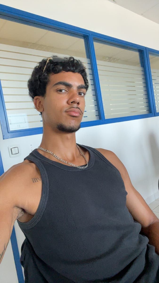 Profil de Yvon-marie, 22 ans, Cruising gay à Sainte-Ode (Luxembourg)