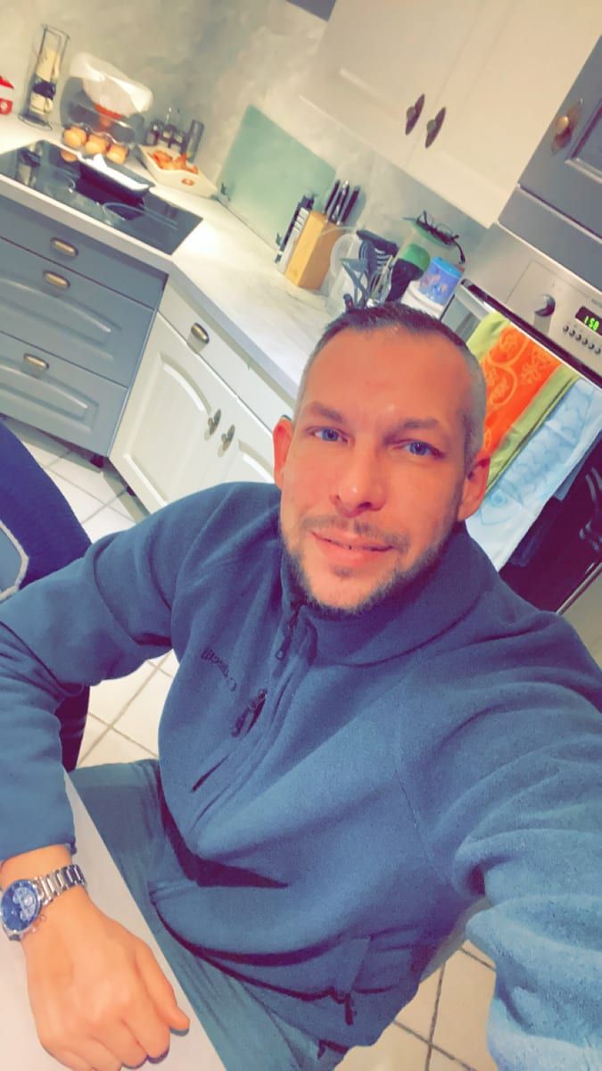 Profil de Ildefonso, 24 ans, Cruising gay à Sombreffe (Namur)